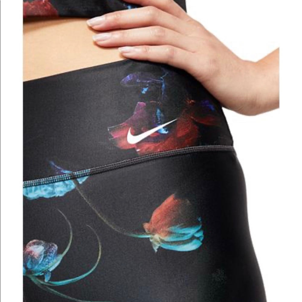 Nike Women’s Dry-Fit legging - Picture 7 of 7